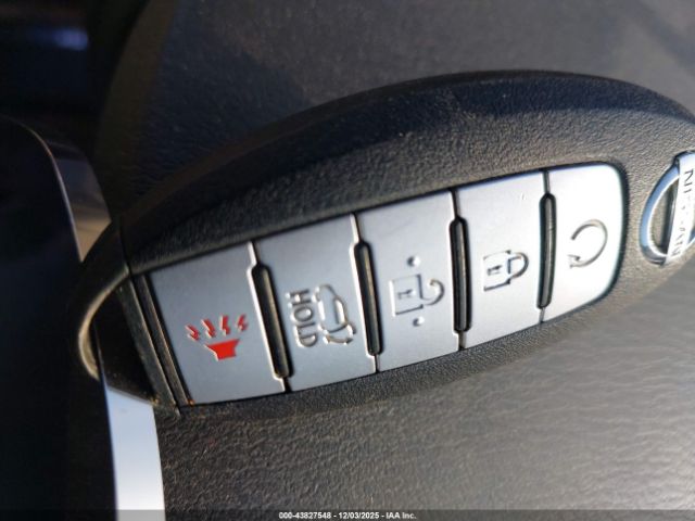 Nissan Pathfinder Platinum Image 3