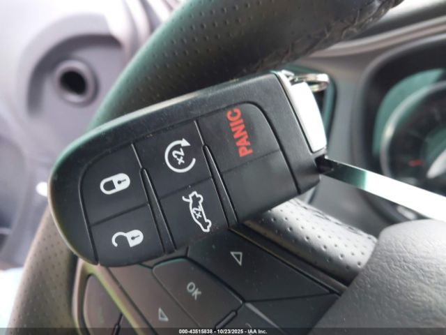 Dodge Challenger Image 11