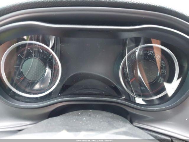 Dodge Challenger Image 10