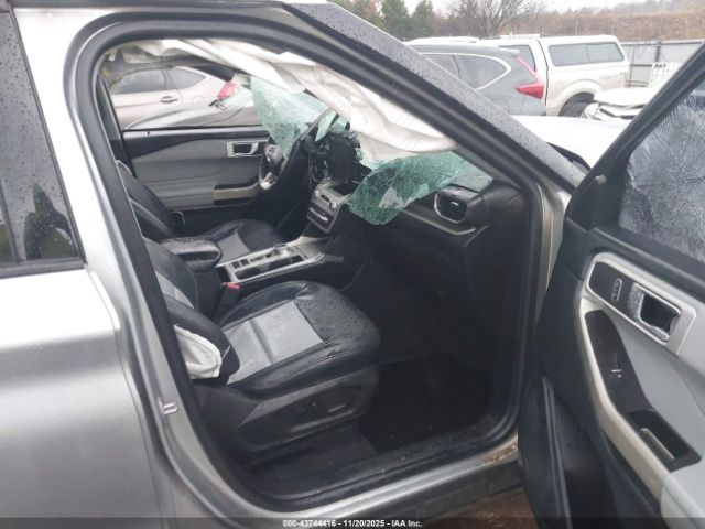 Ford Explorer Xlt Image 3