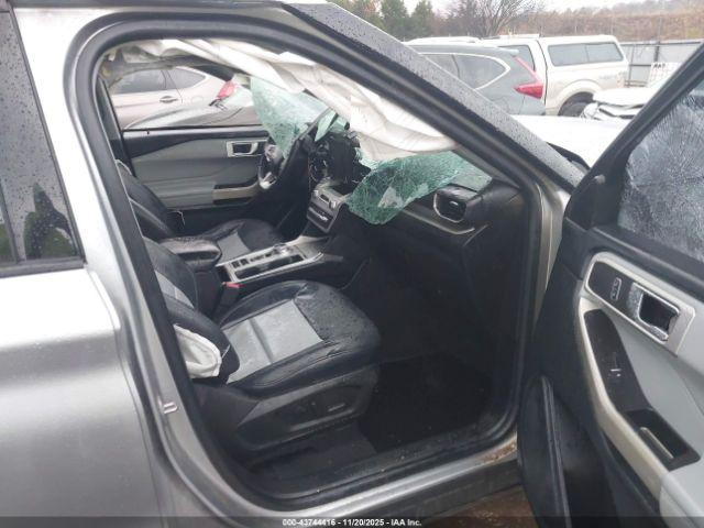 Ford Explorer Xlt Image 3