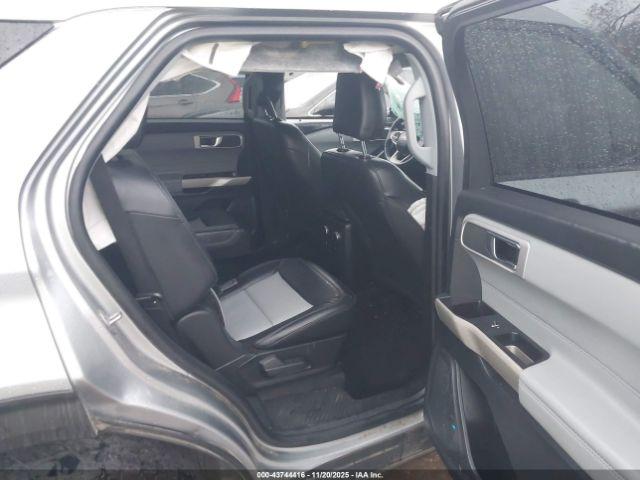 Ford Explorer Xlt Image 8